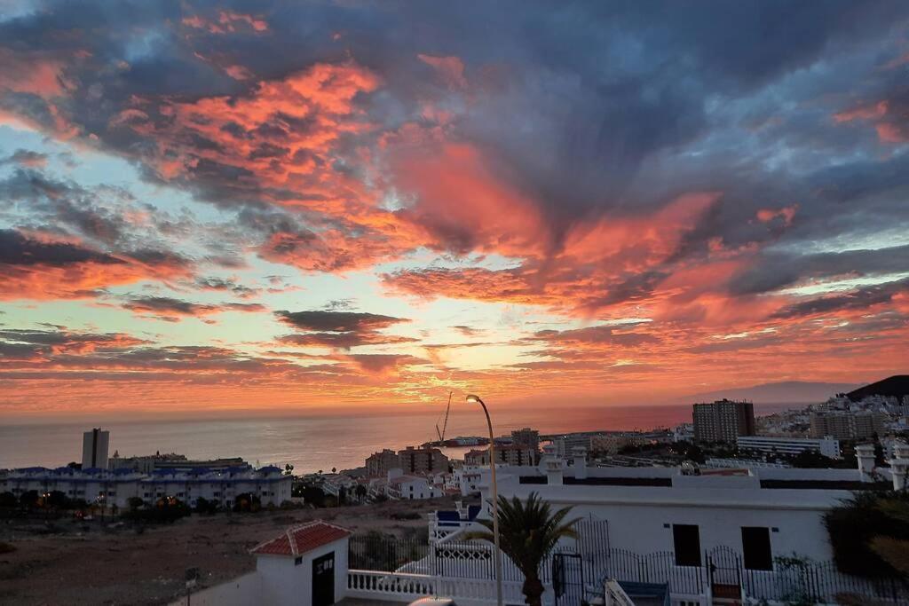 Holiday Apartments Oasis Los Cristianos  Exterior foto